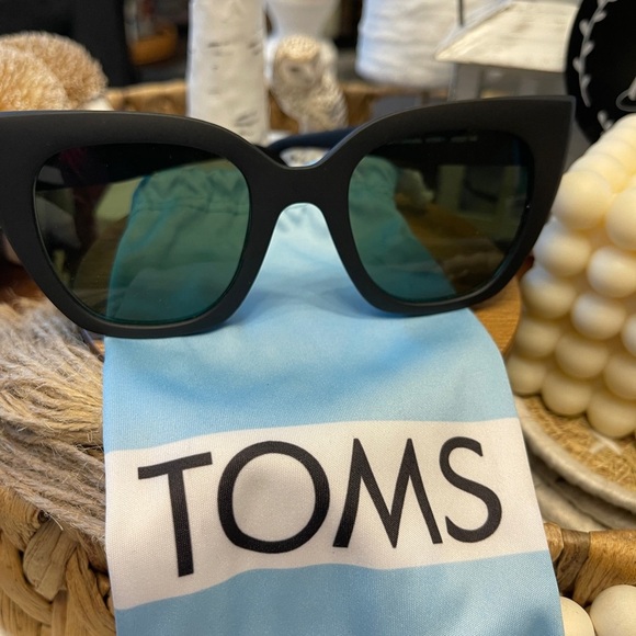TOMS Traveler Collection Sunglasses Sydney main image 7